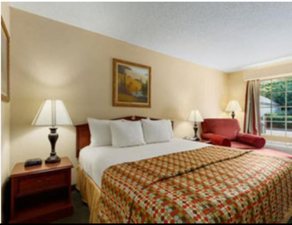 Baymont By Wyndham Easley/Greenville Room photo