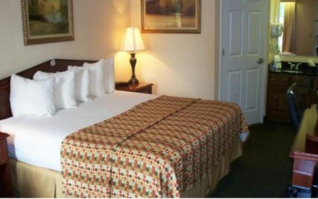 Baymont By Wyndham Easley/Greenville Room photo
